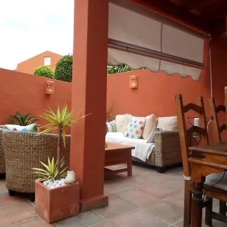 023 Enchanting 4 Bed Traditional Townhouse In Costa Holiday home *