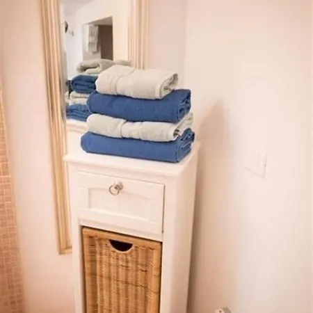 023 Enchanting 4 Bed Traditional Townhouse In Costa Holiday home