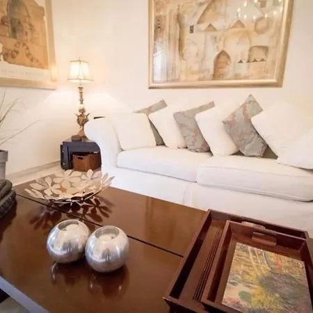 023 Enchanting 4 Bed Traditional Townhouse In Costa Holiday home Benalmadena