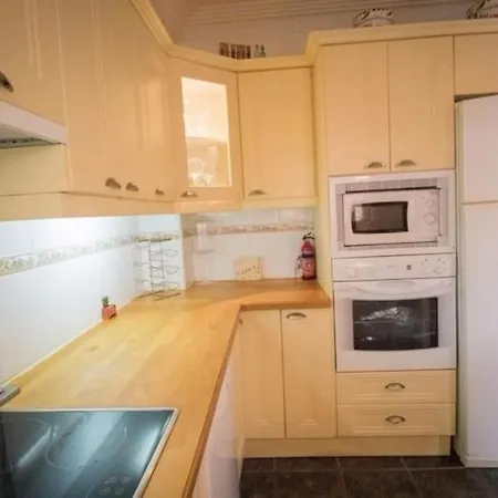 023 Enchanting 4 Bed Traditional Townhouse In Costa