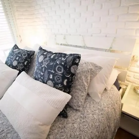 023 Enchanting 4 Bed Traditional Townhouse In Costa Holiday home