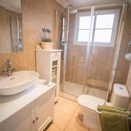 023 Enchanting 4 Bed Traditional Townhouse In Costa *