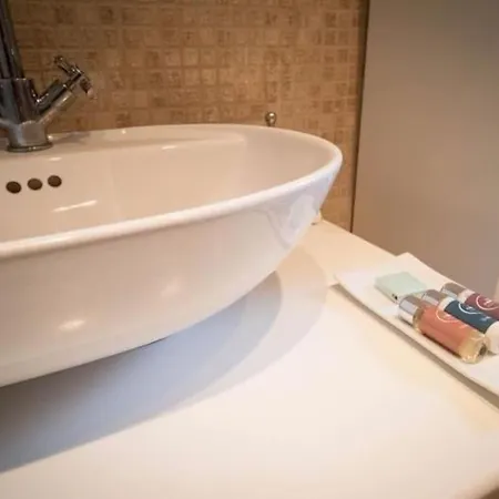 023 Enchanting 4 Bed Traditional Townhouse In Costa Casa vacanze *