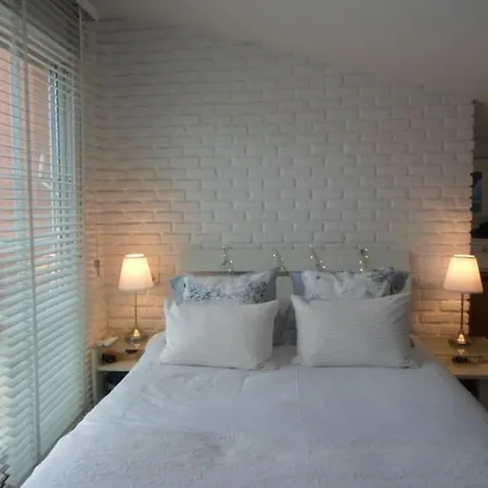 023 Enchanting 4 Bed Traditional Townhouse In Costa Holiday home