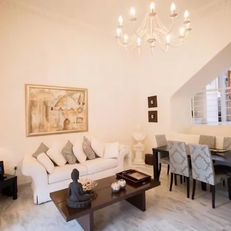 023 Enchanting 4 Bed Traditional Townhouse In Costa Holiday home